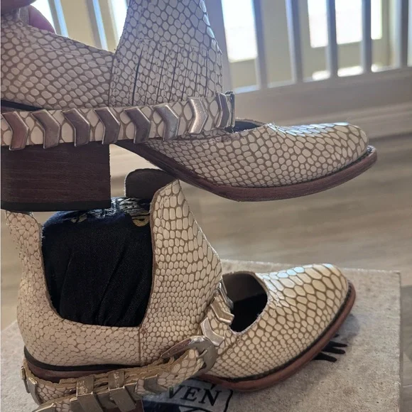 Freebird Blade Leather Ankle Boots white snake color - Picture 9 of 13